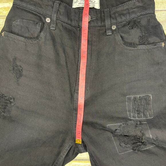 We the Free Black Curvy Straight Distressed Grunge Thrashed Jeans Womens Sz 25 - Picture 4 of 9